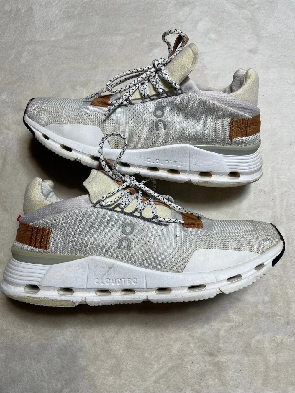 On Running Men's Sneakers in white and Tan Accents Size 9.5